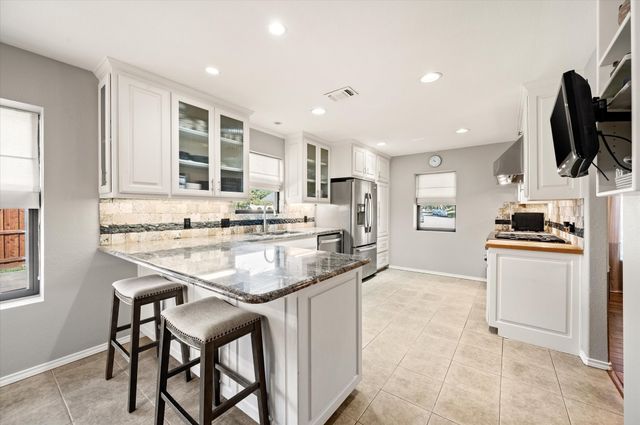 129 E Louella Drive, Hurst, TX 76054