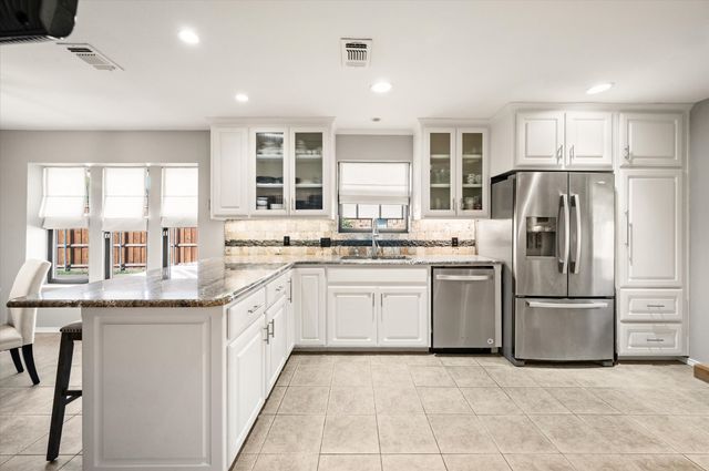 129 E Louella Drive, Hurst, TX 76054