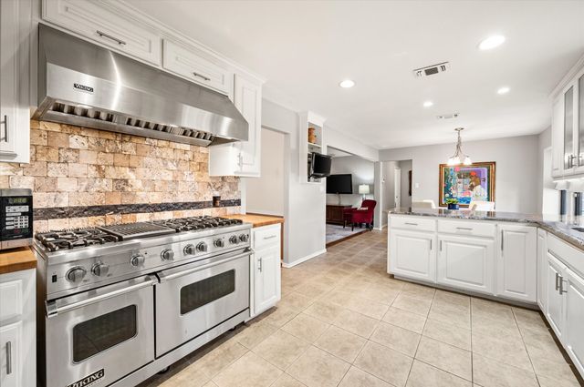 129 E Louella Drive, Hurst, TX 76054