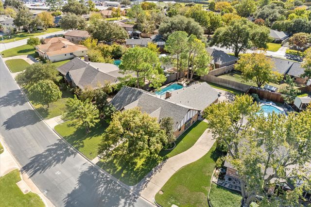 129 E Louella Drive, Hurst, TX 76054