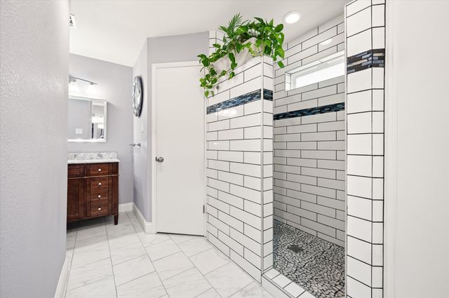 129 E Louella Drive, Hurst, TX 76054