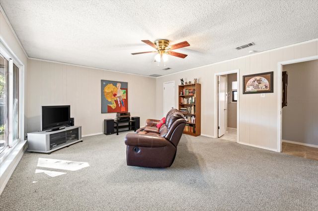 129 E Louella Drive, Hurst, TX 76054