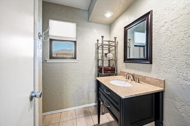 129 E Louella Drive, Hurst, TX 76054