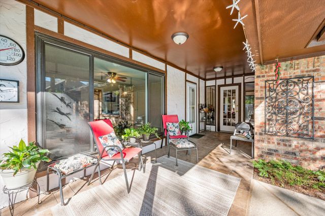 129 E Louella Drive, Hurst, TX 76054