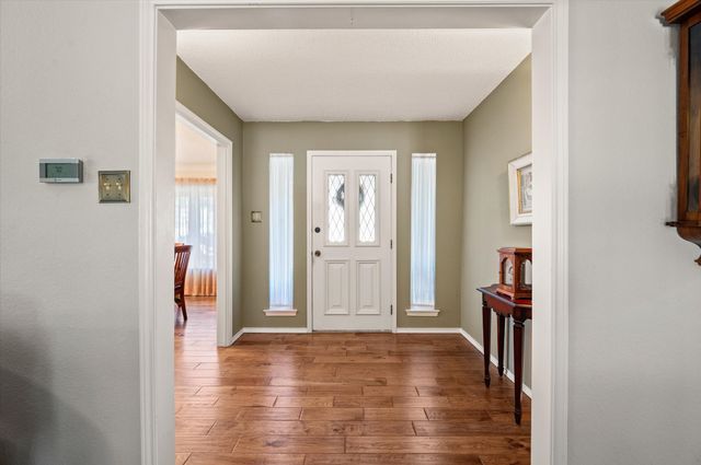 129 E Louella Drive, Hurst, TX 76054