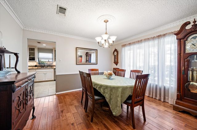 129 E Louella Drive, Hurst, TX 76054