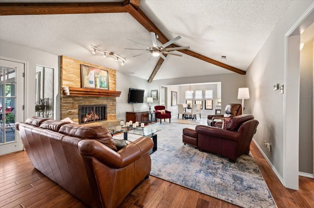 129 E Louella Drive, Hurst, TX 76054