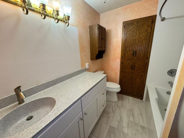 5050 147th Street W, Apple Valley, MN 55124