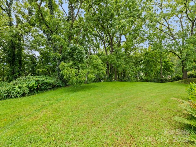 123 S Main Street, Waynesville, NC 28786