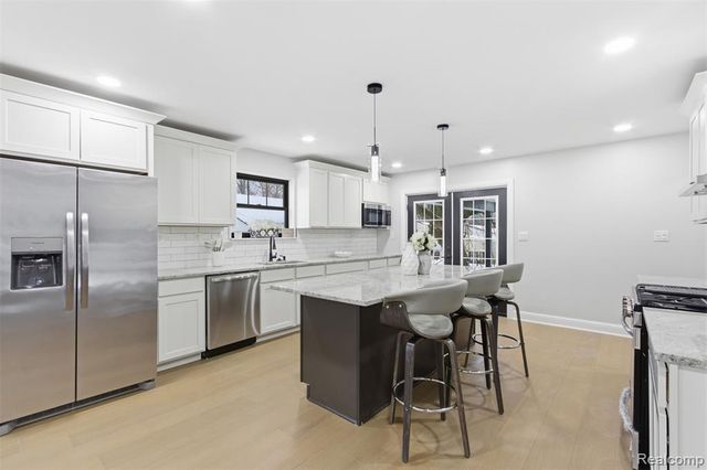 23708 Lexington Avenue, Eastpointe, MI 48021