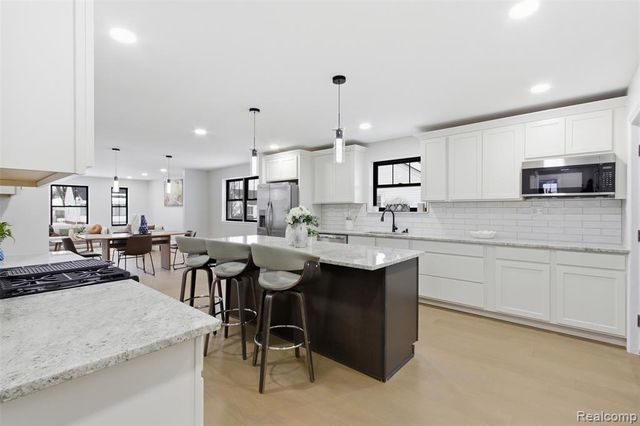 23708 Lexington Avenue, Eastpointe, MI 48021