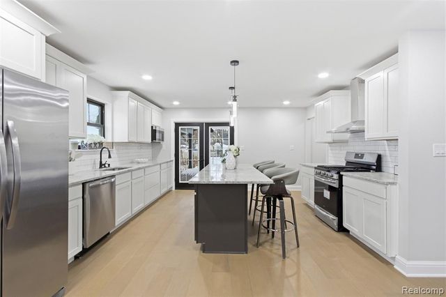 23708 Lexington Avenue, Eastpointe, MI 48021