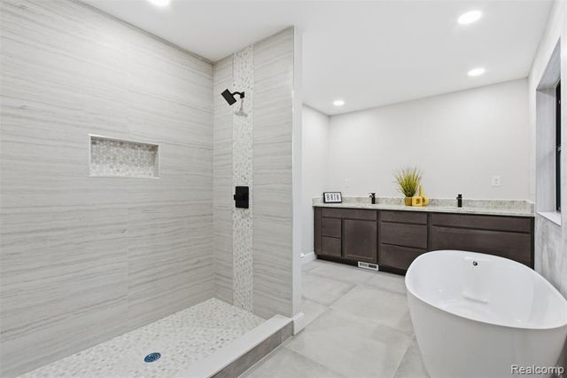 23708 Lexington Avenue, Eastpointe, MI 48021