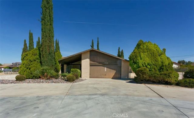 15490 Mondamon, Apple Valley, CA 92307