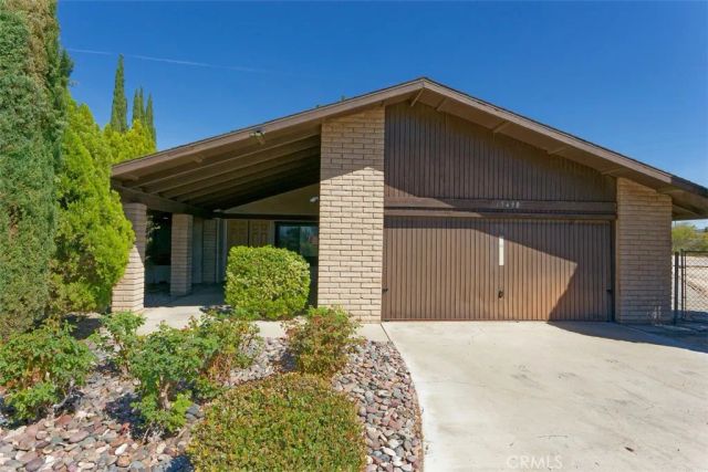 15490 Mondamon, Apple Valley, CA 92307