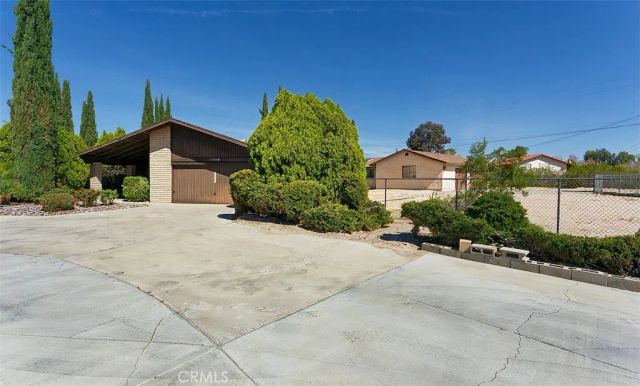 15490 Mondamon, Apple Valley, CA 92307