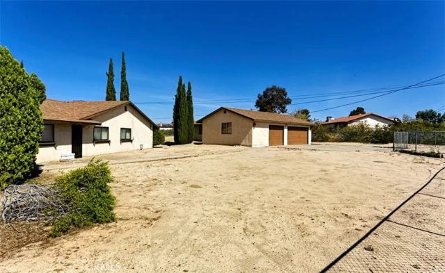 15490 Mondamon, Apple Valley, CA 92307