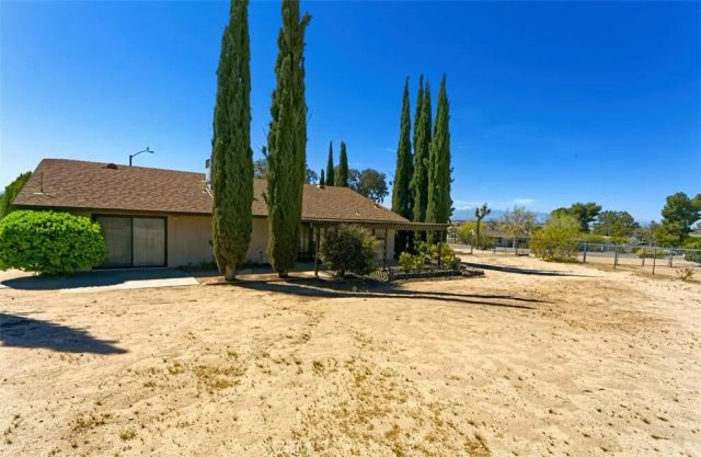 15490 Mondamon, Apple Valley, CA 92307