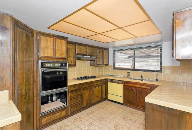 15490 Mondamon, Apple Valley, CA 92307