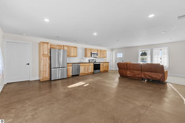 577 Grouse Drive SW, Kalkaska, MI 49646