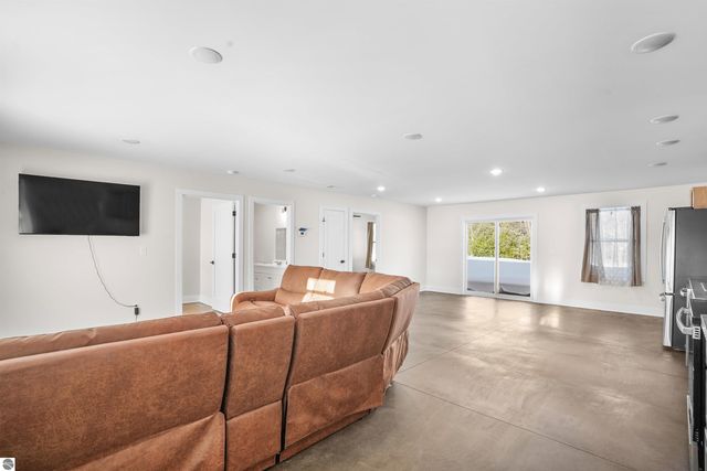 577 Grouse Drive SW, Kalkaska, MI 49646