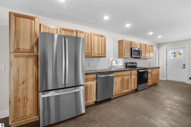 577 Grouse Drive SW, Kalkaska, MI 49646