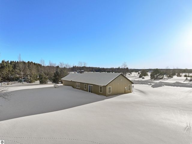 577 Grouse Drive SW, Kalkaska, MI 49646