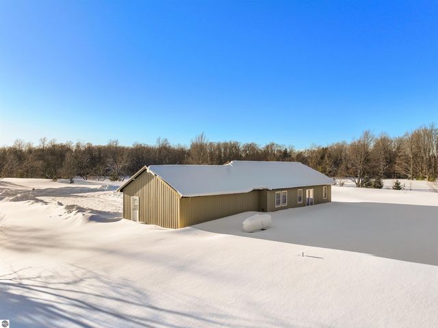 577 Grouse Drive SW, Kalkaska, MI 49646