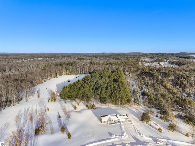 577 Grouse Drive SW, Kalkaska, MI 49646
