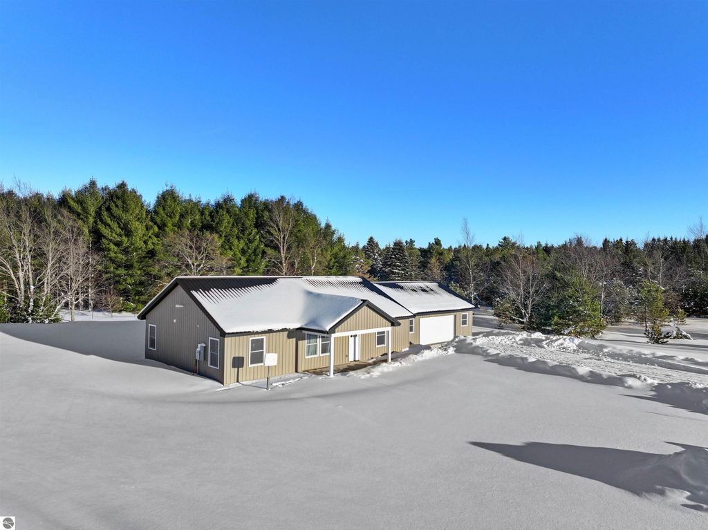 577 Grouse Drive SW, Kalkaska, MI 49646
