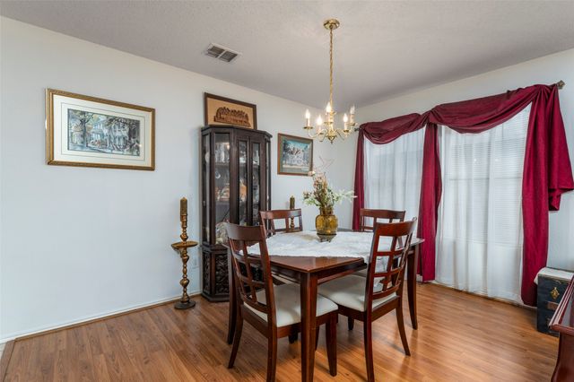 4333 Meadowknoll Drive, Fort Worth, TX 76123