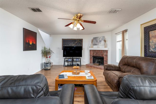 4333 Meadowknoll Drive, Fort Worth, TX 76123