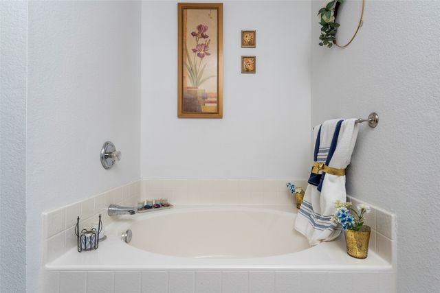 4333 Meadowknoll Drive, Fort Worth, TX 76123