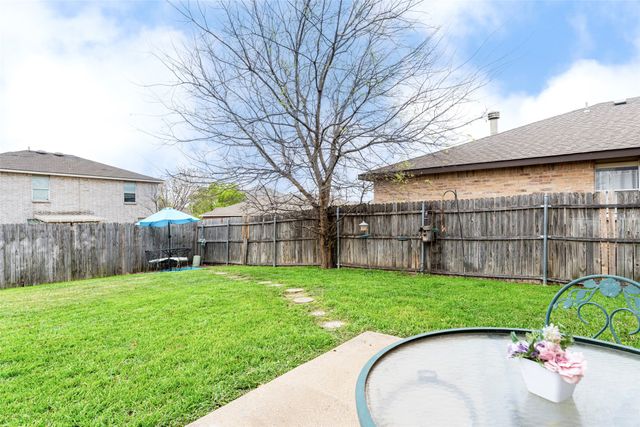 4333 Meadowknoll Drive, Fort Worth, TX 76123