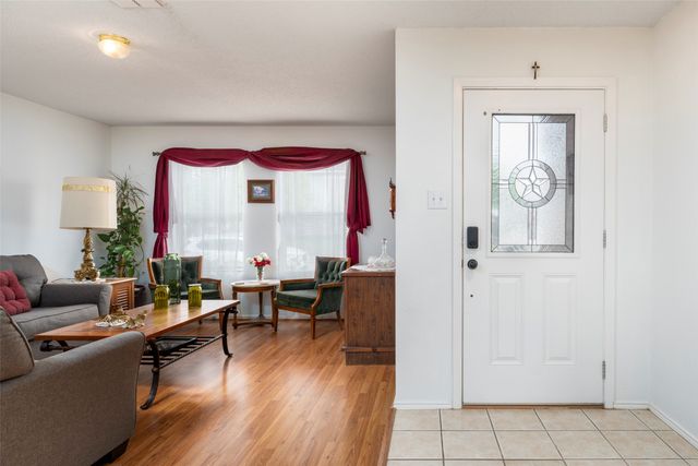 4333 Meadowknoll Drive, Fort Worth, TX 76123