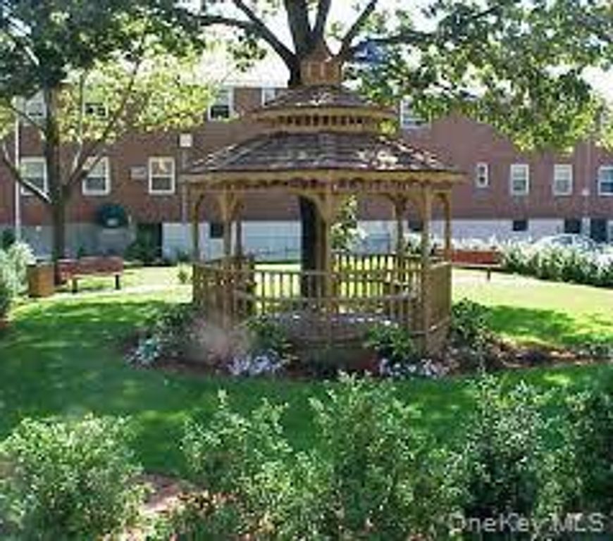 74-43 260 Street 2, Glen Oaks, NY 11004
