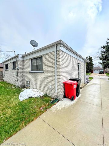 25888 Carl Street, Roseville, MI 48066