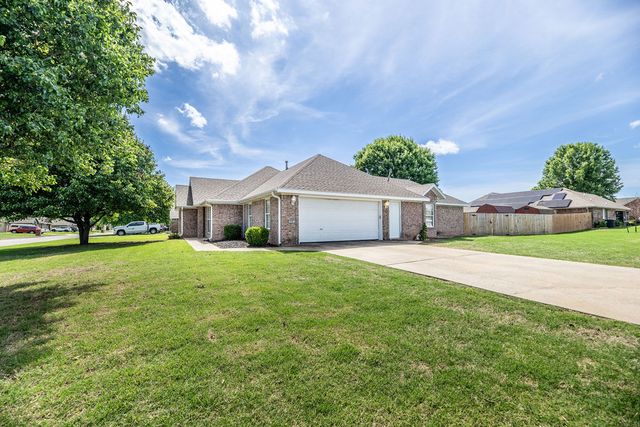 800 Custer Street, Prairie Grove, AR 72753