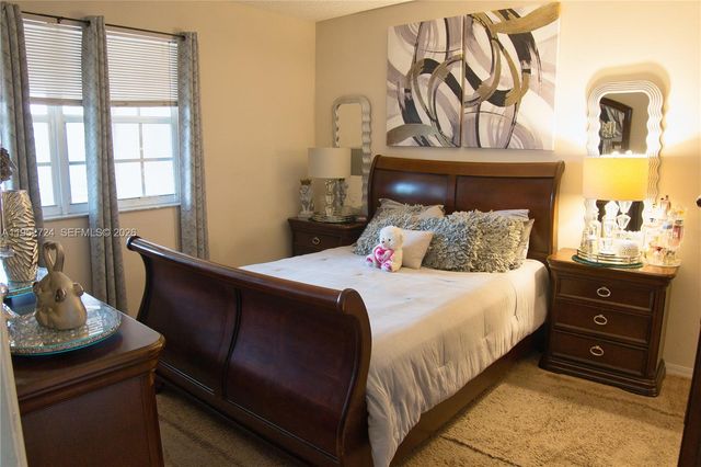 215 SW 117th Ter 14304, Pembroke Pines, FL 33025