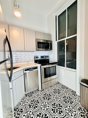 328 Dartmouth St 8, Boston, MA 02116