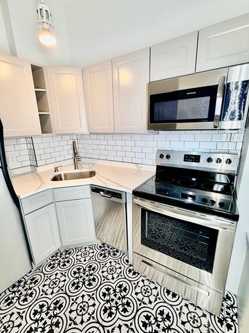 328 Dartmouth St 8, Boston, MA 02116