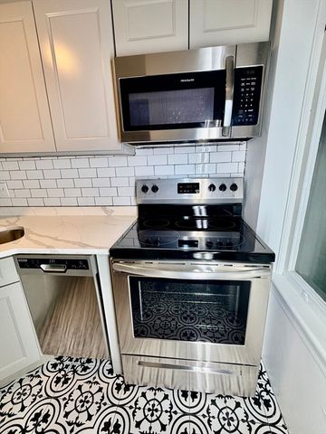 328 Dartmouth St 8, Boston, MA 02116
