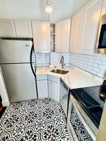 328 Dartmouth St 8, Boston, MA 02116