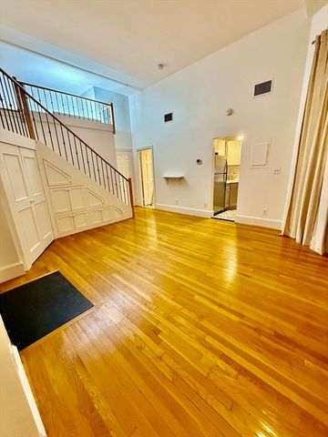 328 Dartmouth St 8, Boston, MA 02116