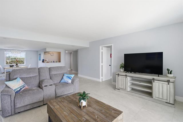 3910 Inverrary Boulevard 708-B, Lauderhill, FL 33319