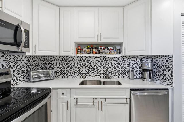3910 Inverrary Boulevard 708-B, Lauderhill, FL 33319