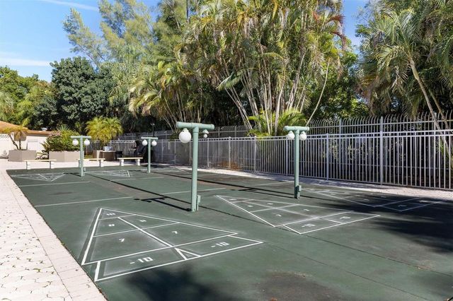 3910 Inverrary Boulevard 708-B, Lauderhill, FL 33319