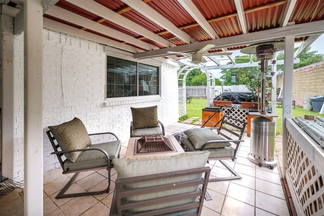 3029 Meadow Creek Court, Grand Prairie, TX 75052