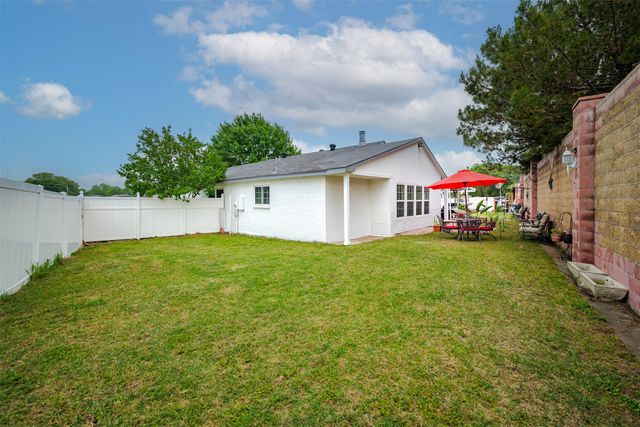 3029 Meadow Creek Court, Grand Prairie, TX 75052