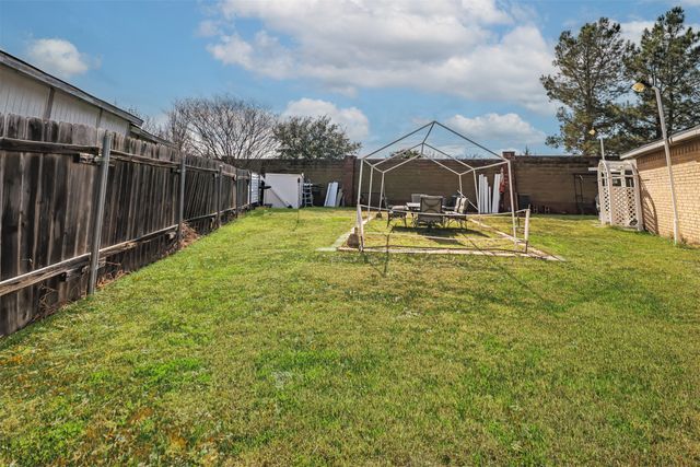 3029 Meadow Creek Court, Grand Prairie, TX 75052